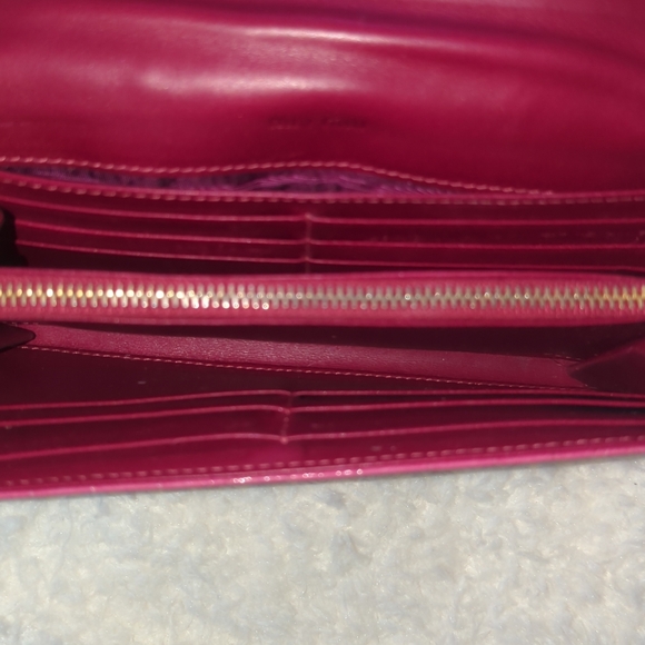 Miu Miu Authentic Pink Patent Leather Croc-Embossed Chain Wallet Luxury - Picture 9 of 10